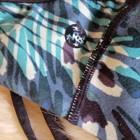 Manduka Luminous Deep Palm Print Sports Bra - Picture 4 of 5